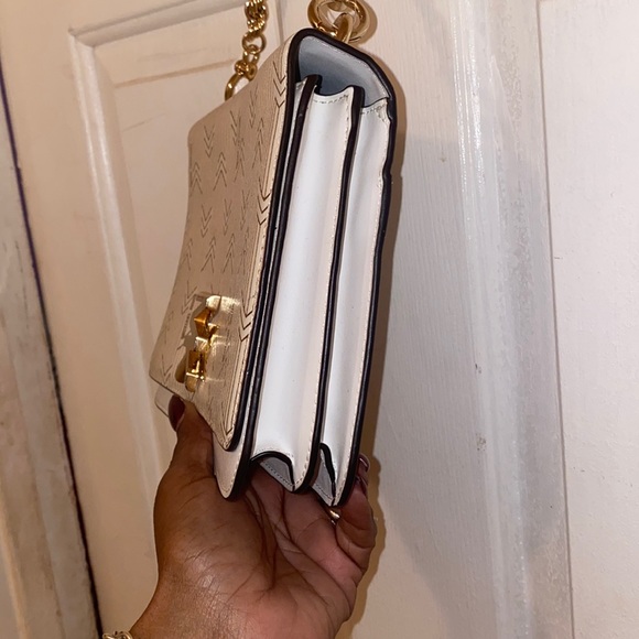 EUC Michael Kors Cream and Gold shoulder bag with Gold Rope Chain Handle. - Picture 8 of 10